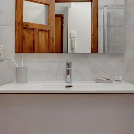 Vatican Doria 64 - And Apartment *