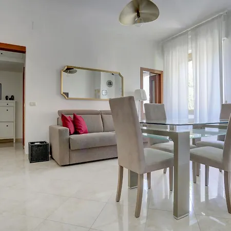 Vatican Doria 64 - And Apartment *